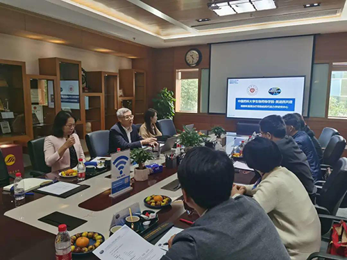 不朽情缘mg官网首席执行官陈春麟博士，商务发展部副总裁蔡金娜博士等人热情接待了金能明书记一行。